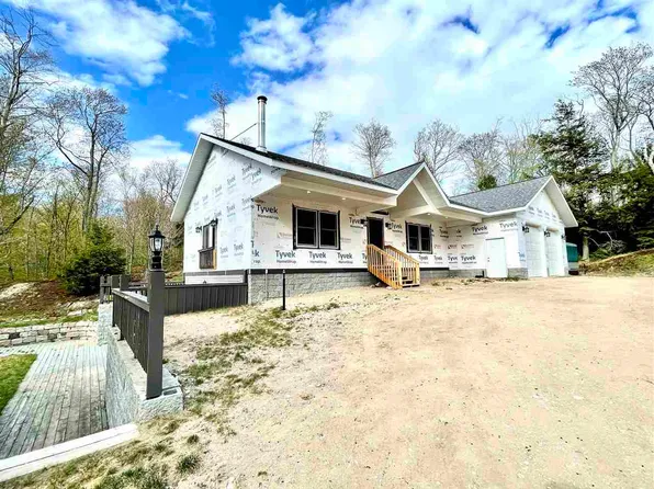 27905 Donegal Bay Rd, Beaver Island, MI 49782