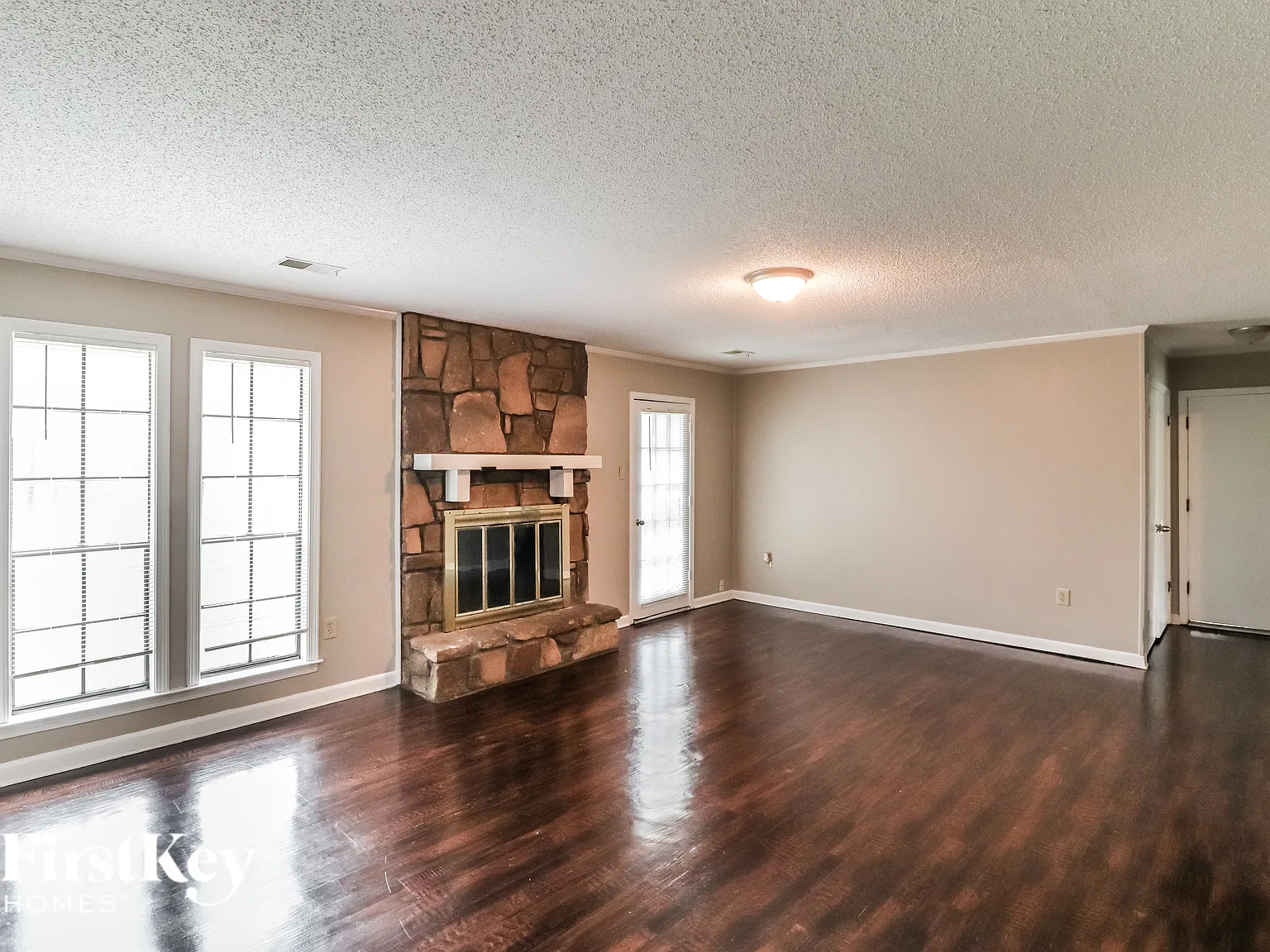 5 bed, 2.0 bath, 2235 sqft, $2,400 — Photo 3