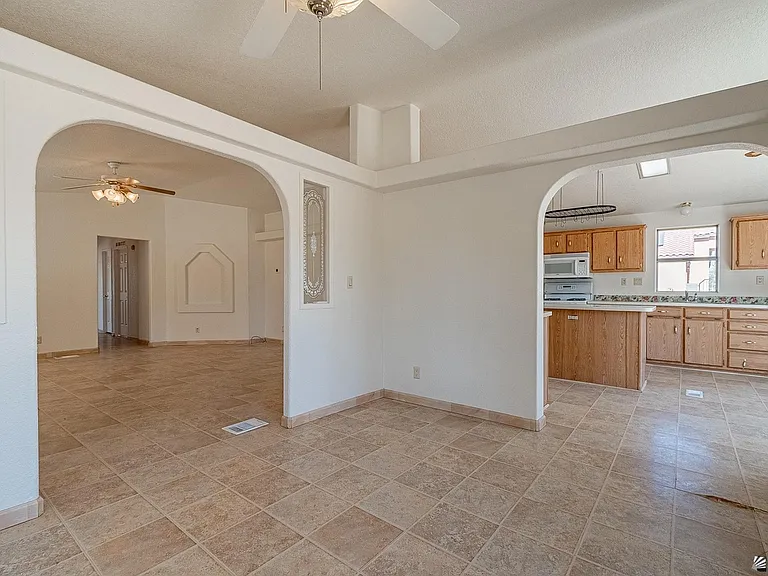 12546 S Cortez Ave — Photo 6