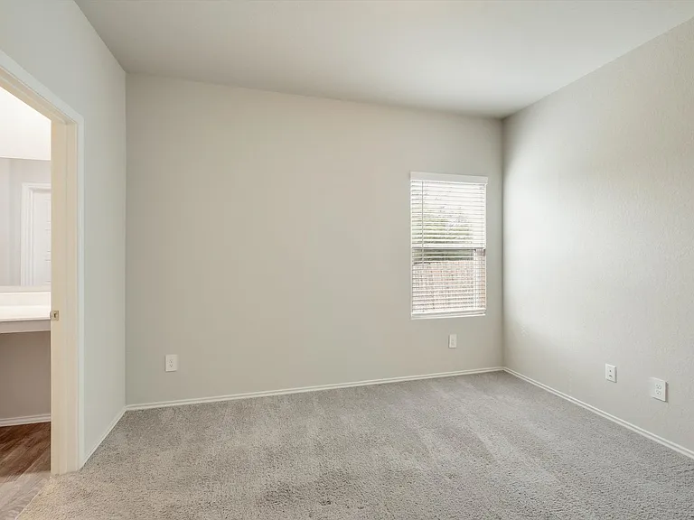 3023 Laguna Clfs — Photo 17