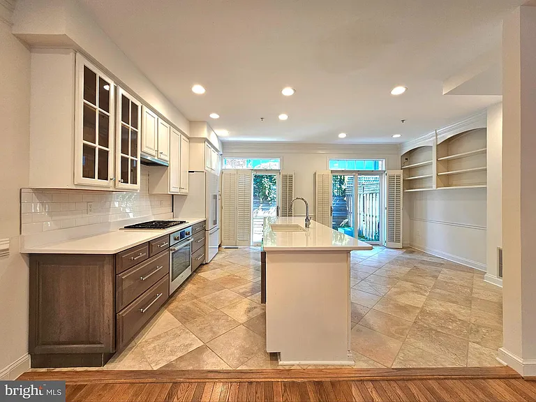 315 Hearthstone Mews — Photo 12