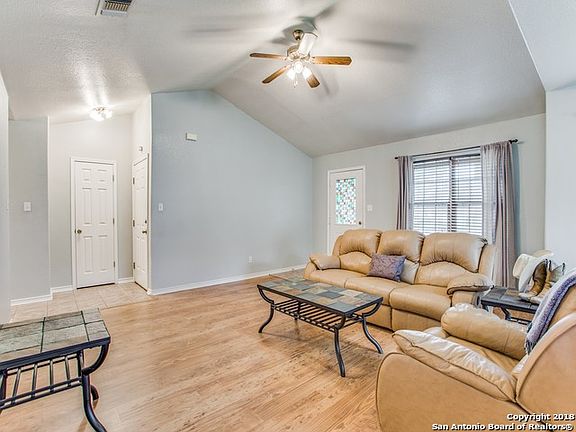 4th image of 1121 Iris Crescent Dr