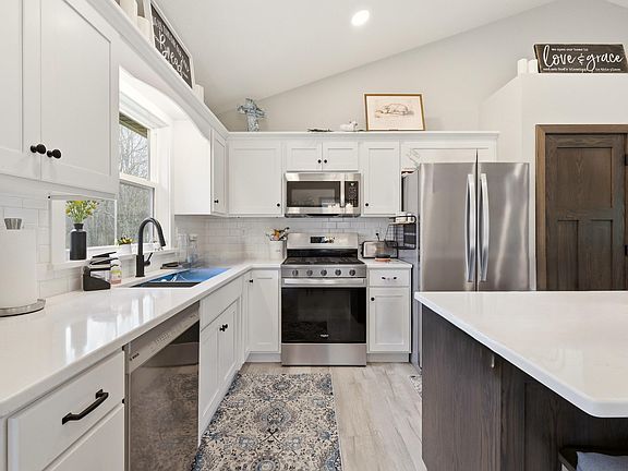 5th image of 353 Valleybrook Cir