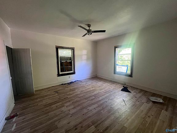 4th image of 404 Riley St