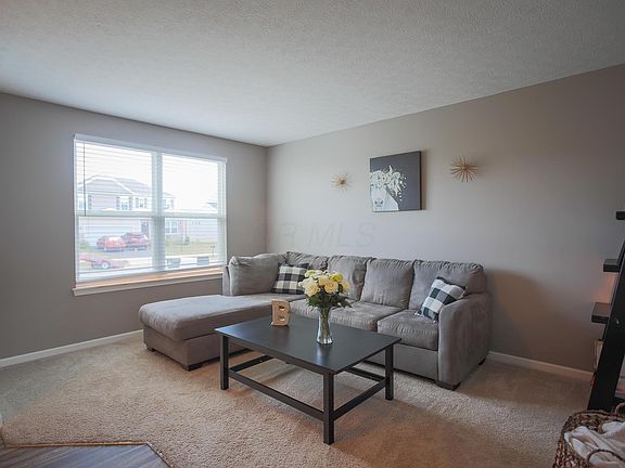 3rd image of 373 Glen Crossing Dr