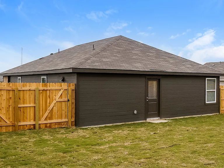 543 Roquefort St — Photo 16