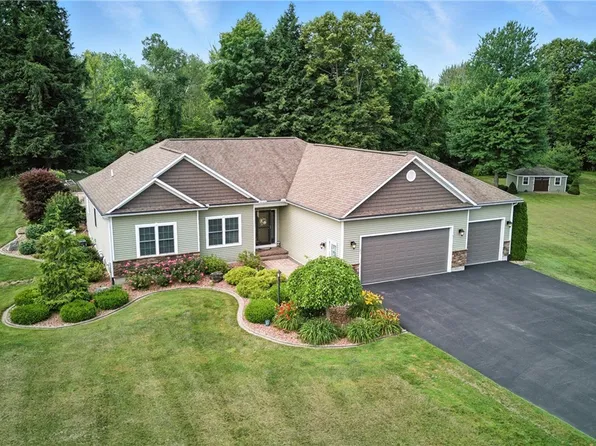 21 Donovan Dr, Oswego, NY 13126