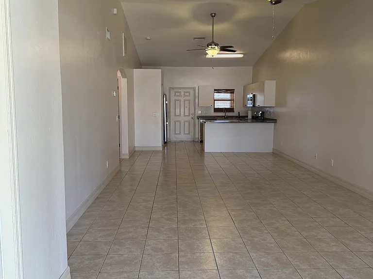 1614 SW 33rd Ter #1614 — Photo 2