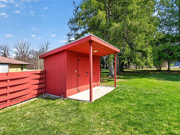 5th image of 1097 Westfield Dr