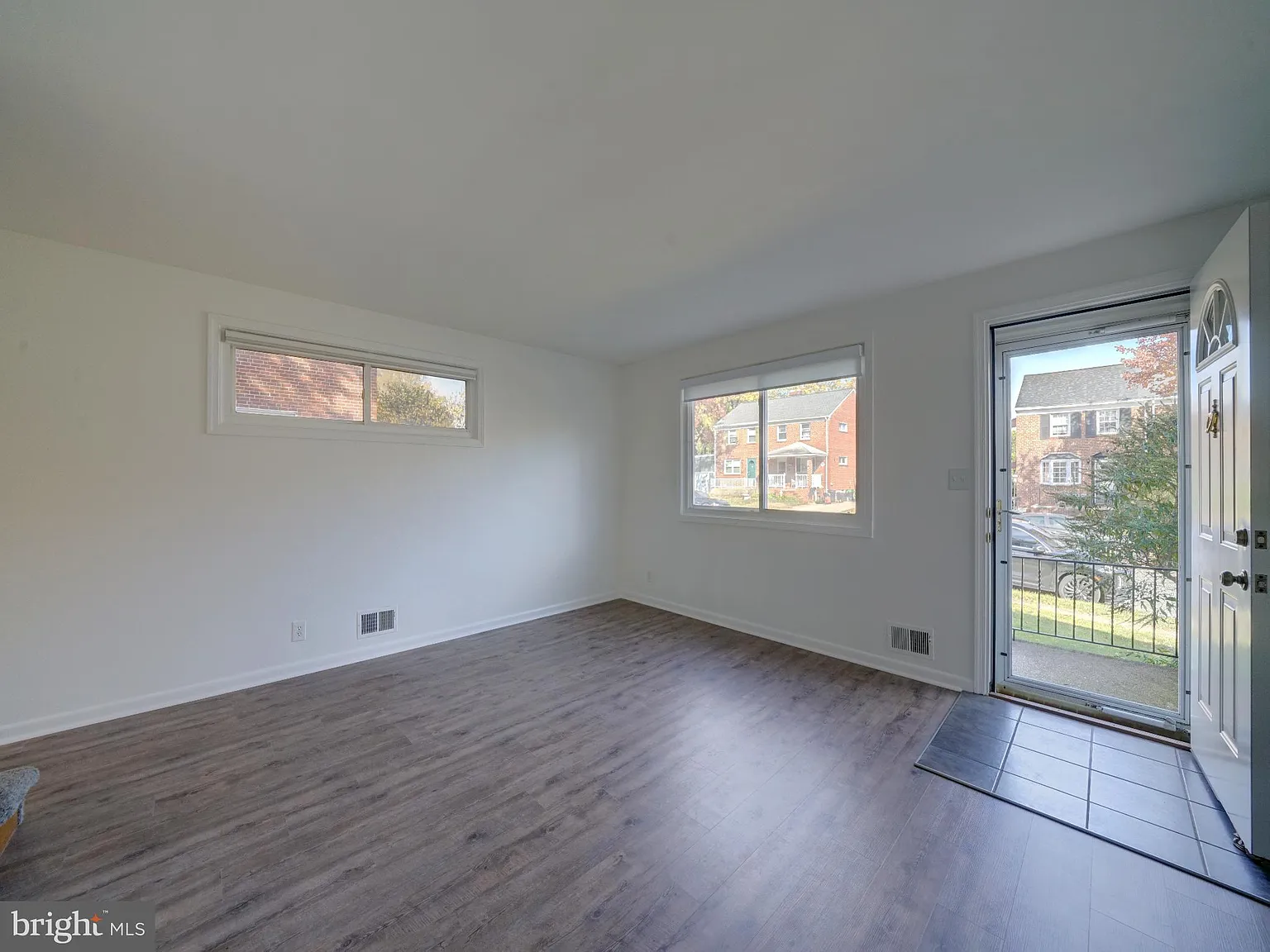 3 bed, 1.5 bath, 1520 sqft, $2,000 — Photo 3