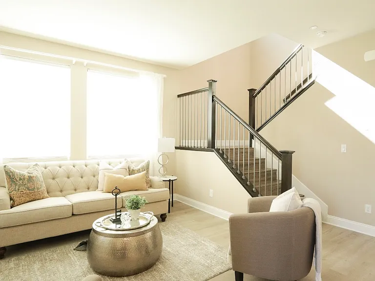 967 Dainty Ave — Photo 8