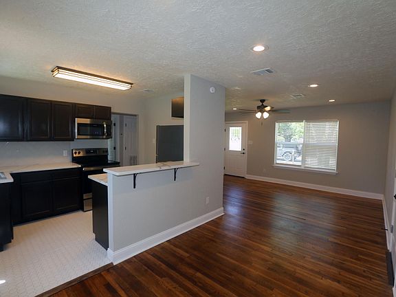 3rd image of 713 Churchill Dr