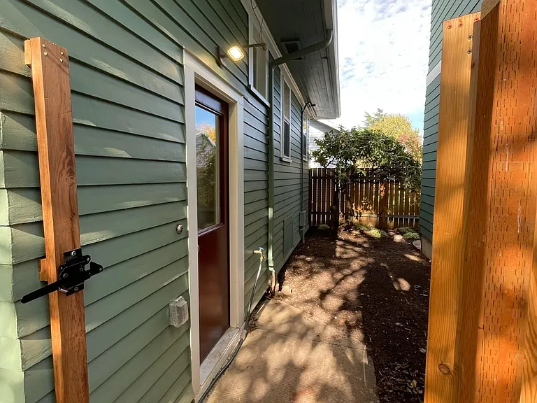 404 SE 83rd Ave — Photo 26