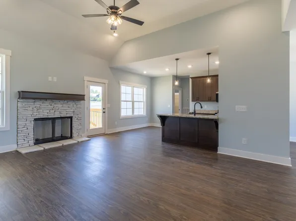 2060 Beverly Ct, Springfield, TN 37172