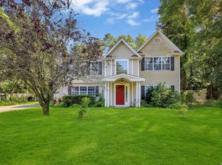 71 Chardonnay Dr, Coram, NY 11727