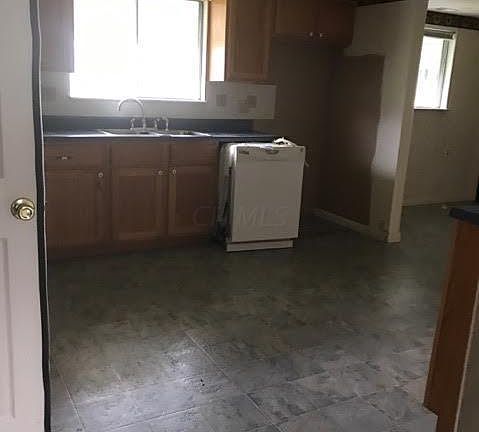 3rd image of 3112 Stewart St