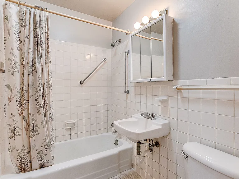 2421 Pillsbury Ave S — Photo 5