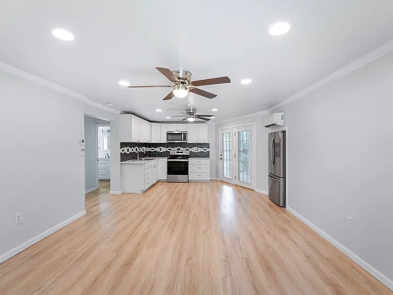 106 NE 30th St #B — Photo 7