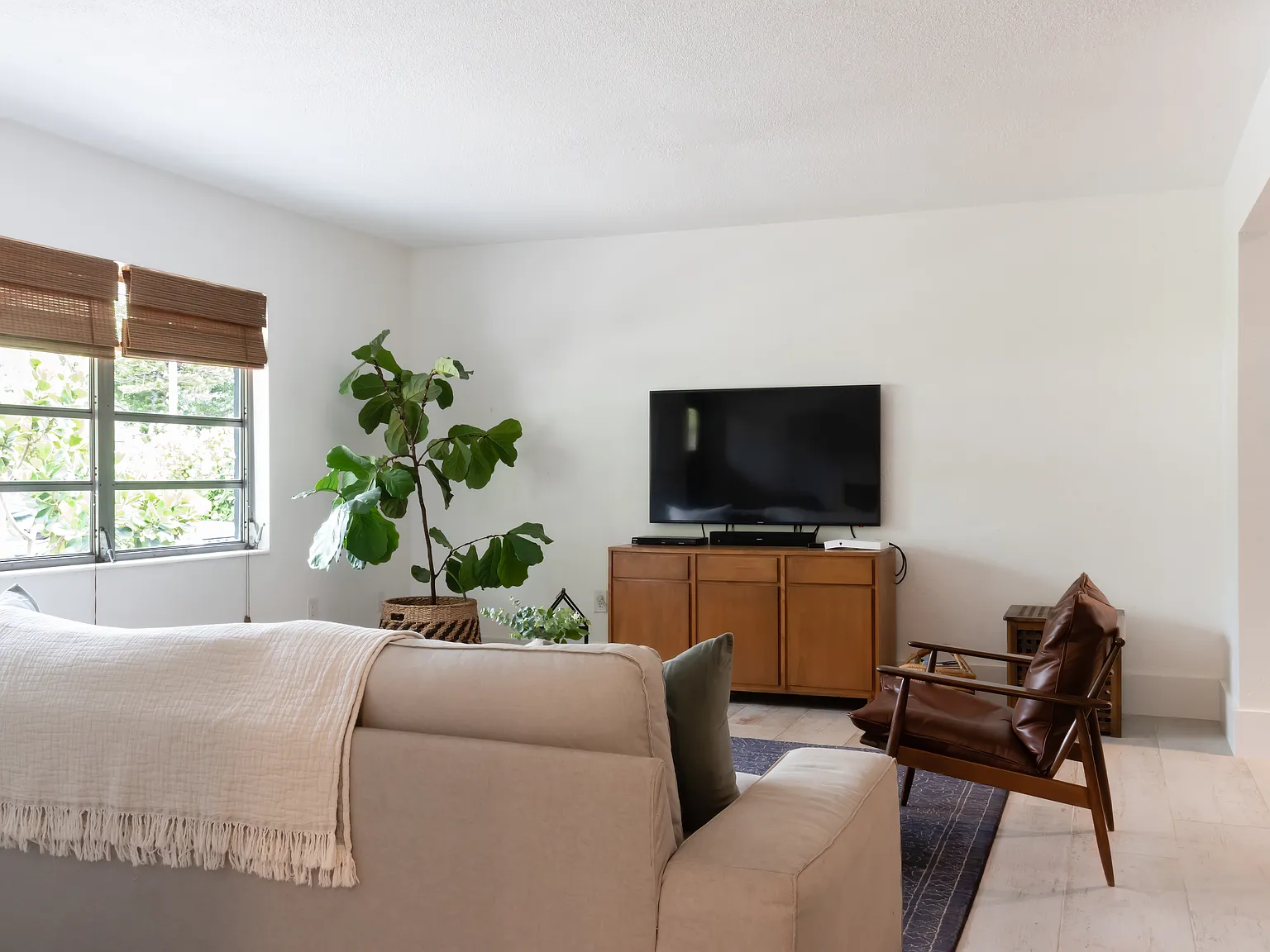 3 bed, 1644 sqft, $4,400 — Photo 2