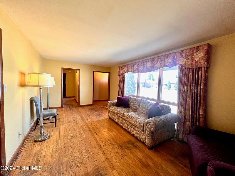 3rd image of 39 Parkwood Drive
