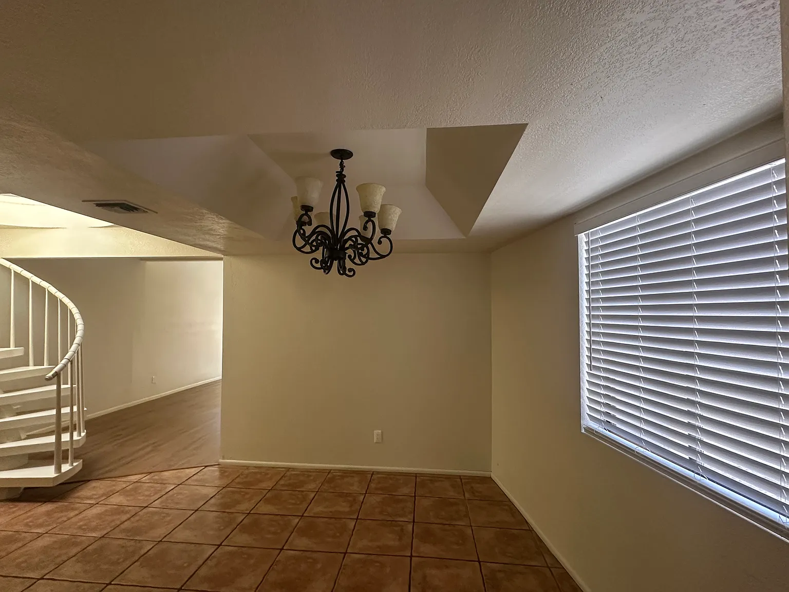 3 bed, 2.5 bath, 2144 sqft, $1,975 — Photo 3