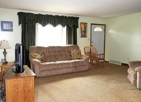 4th image of 9436 Fairfield Dr
