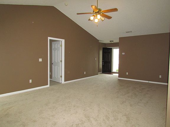 4th image of 725 Summey Farm Dr