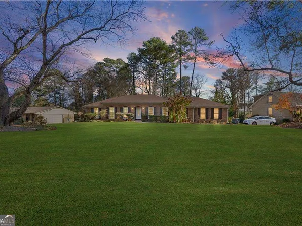 724 Rebecca St NW, Lilburn, GA 30047