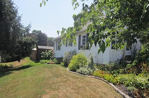 4th image of 16 Oakwood Ave