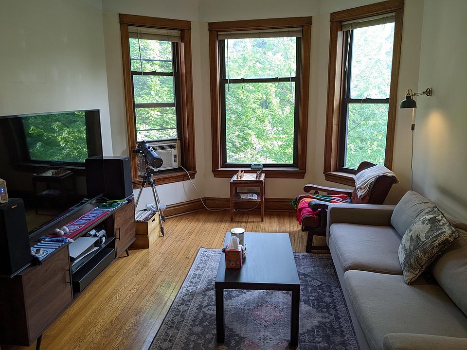 1st image of 3006 W Palmer Blvd APT 3