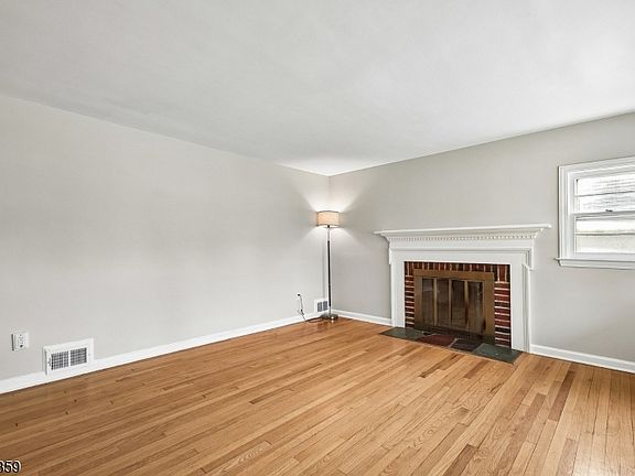 4th image of 248 Appletree Ln