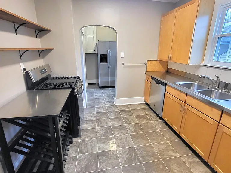 3813 S Wayne Ave — Photo 4