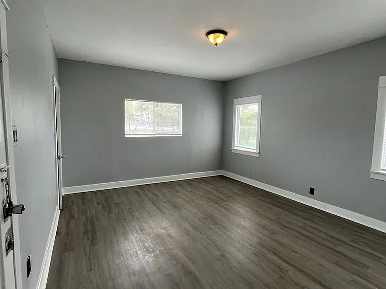 417-453 W Cowles St — Photo 2