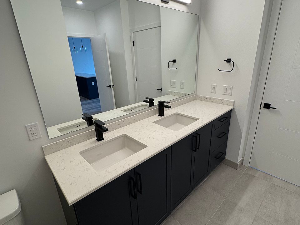 DOUBLE SINK BATHROOM