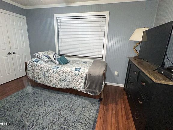 5th image of 203 Edgewood Dr
