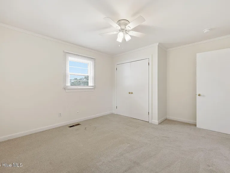574 Simpson St — Photo 12