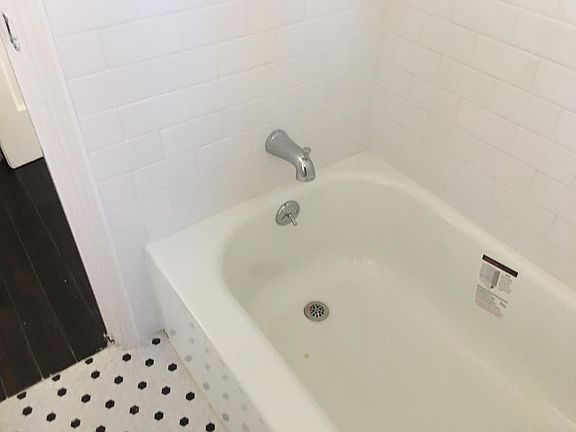 4th image of 4440 Ambrose Ave #206