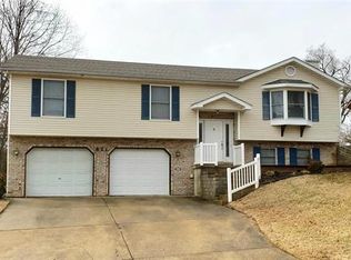 821 Camp St, Washington, MO 63090