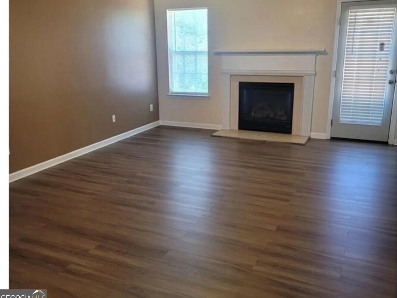 4 bed, 3.0 bath, 1964 sqft, $2,200 — Photo 3