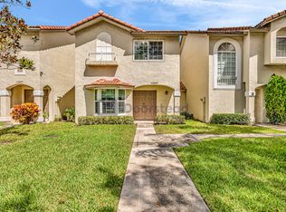 10869 NW 8th St, Hollywood, FL 33026