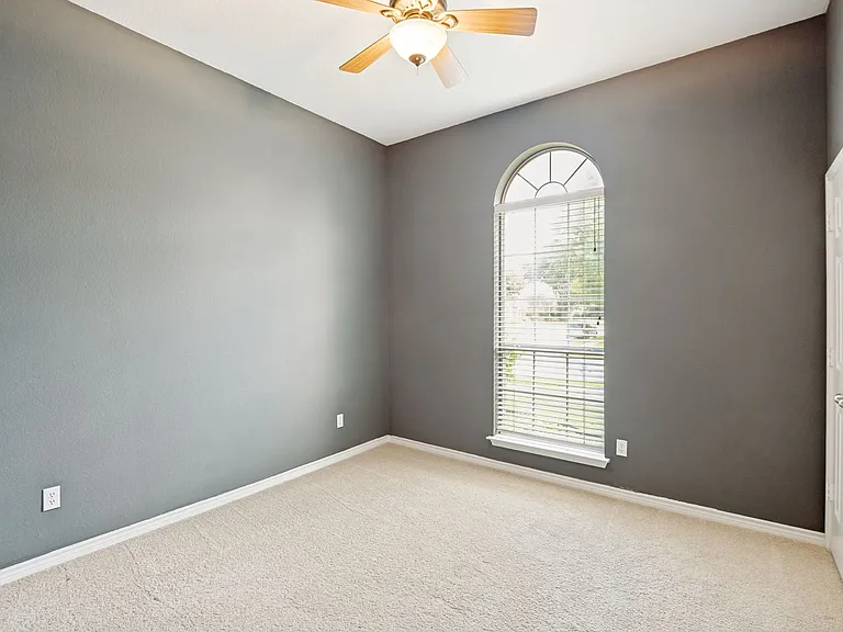 3928 Overlake Dr — Photo 8