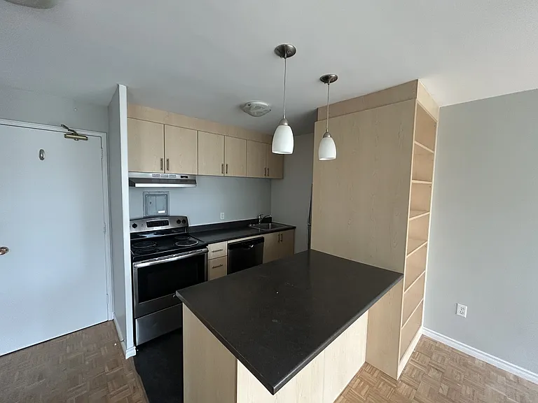 1545 Oxford St — Photo 16