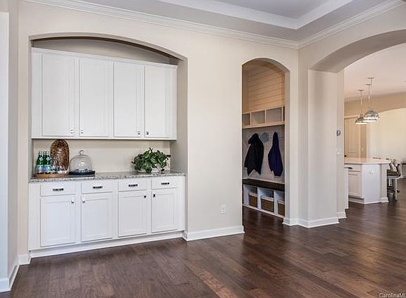 4th image of 333 S San Agustin Dr