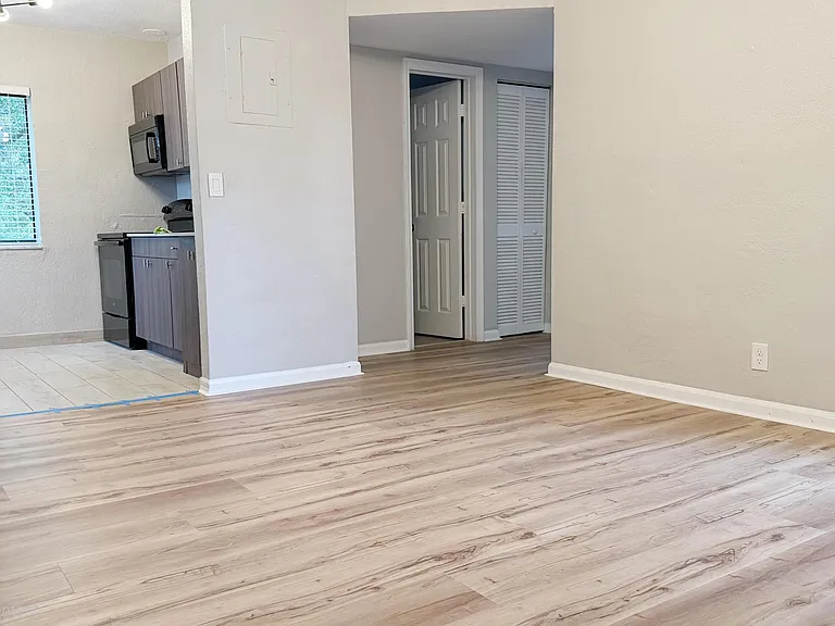 360 NW 8th St #8 — Photo 12