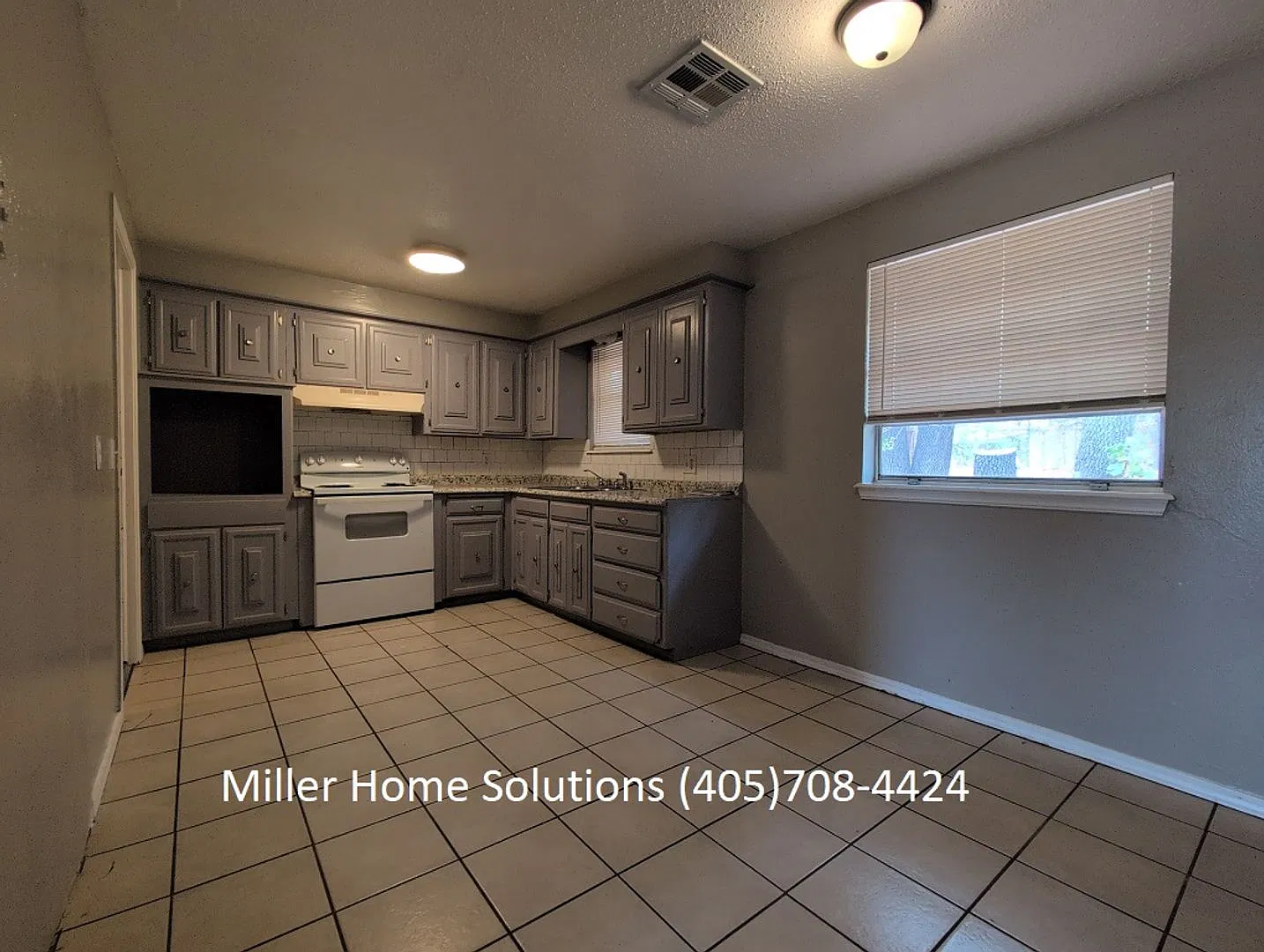 Nice 3-bed 1-bath home for rent in SE OKC. — Photo 2