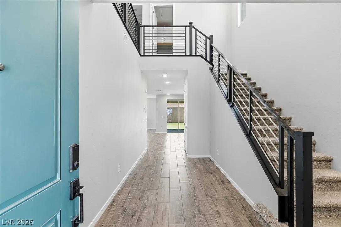 4 bed, 3.0 bath, 2587 sqft, $2,720 — Photo 2