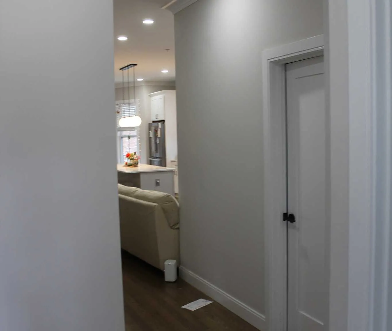 5 bed, $8,600 — Photo 1