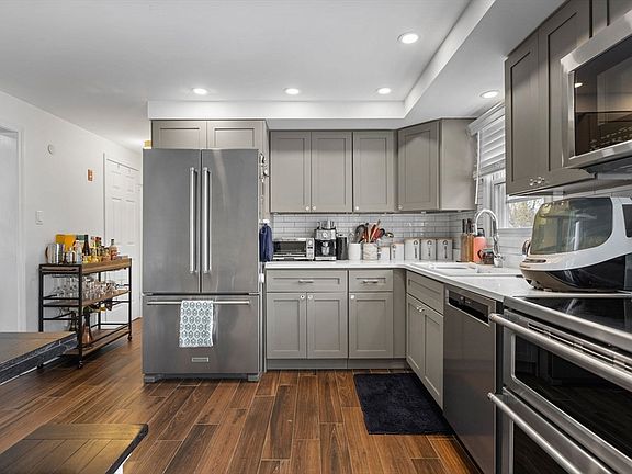 3rd image of 51 Glide St #2