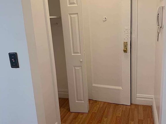4th image of 224 E 48th St #D1