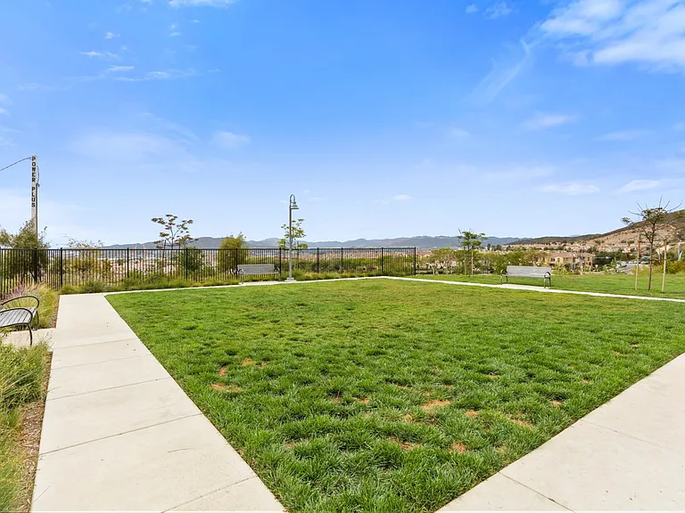 821 Blackstone Dr — Photo 10